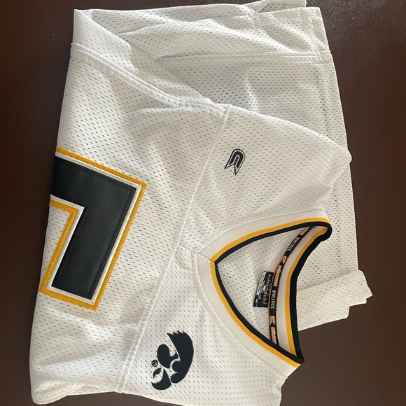 High quality Iowa Hawkeye youth jersey.  All numbers and letters appliquéd. - Picture 8 of 11
